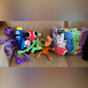 Rainbow friend plush set of 5 unopened